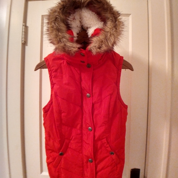 Green Tea Down Puffer Vest - Picture 6 of 9